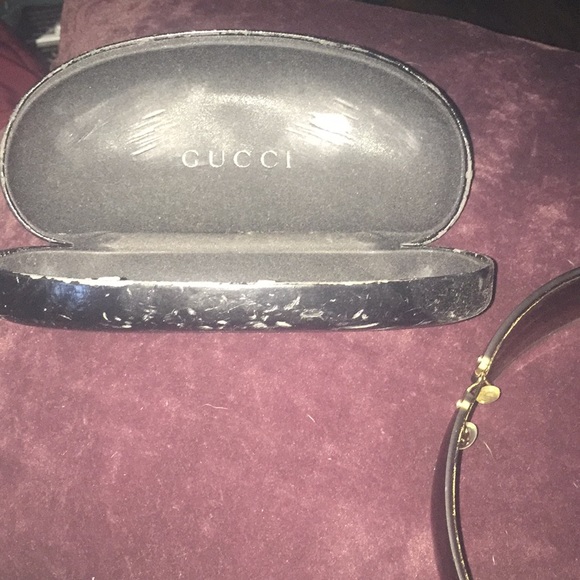 Gucci sunglasses with case - Picture 6 of 8